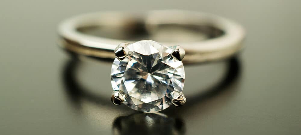 Elegant diamond engagement ring