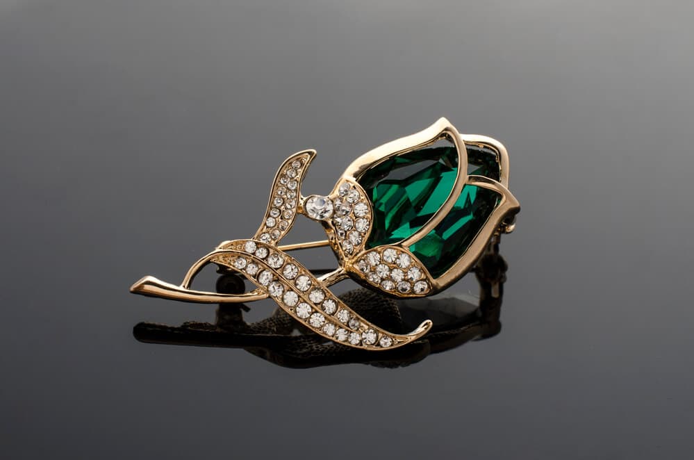 Gold brooch rose bud with emerald and diamonds - Shira Diamonds